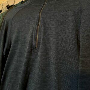 Mens medium quarter zip metal vent